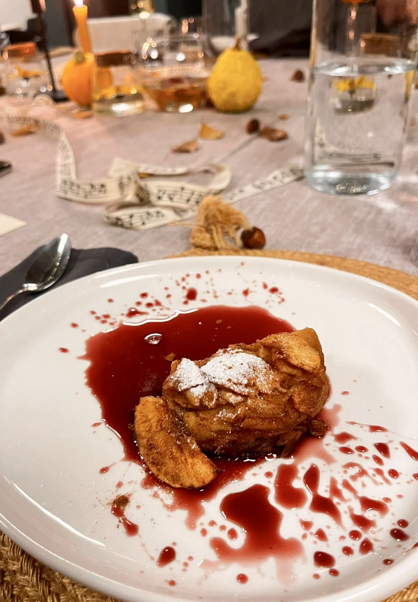 Seara la Vatra cu lumini calde
