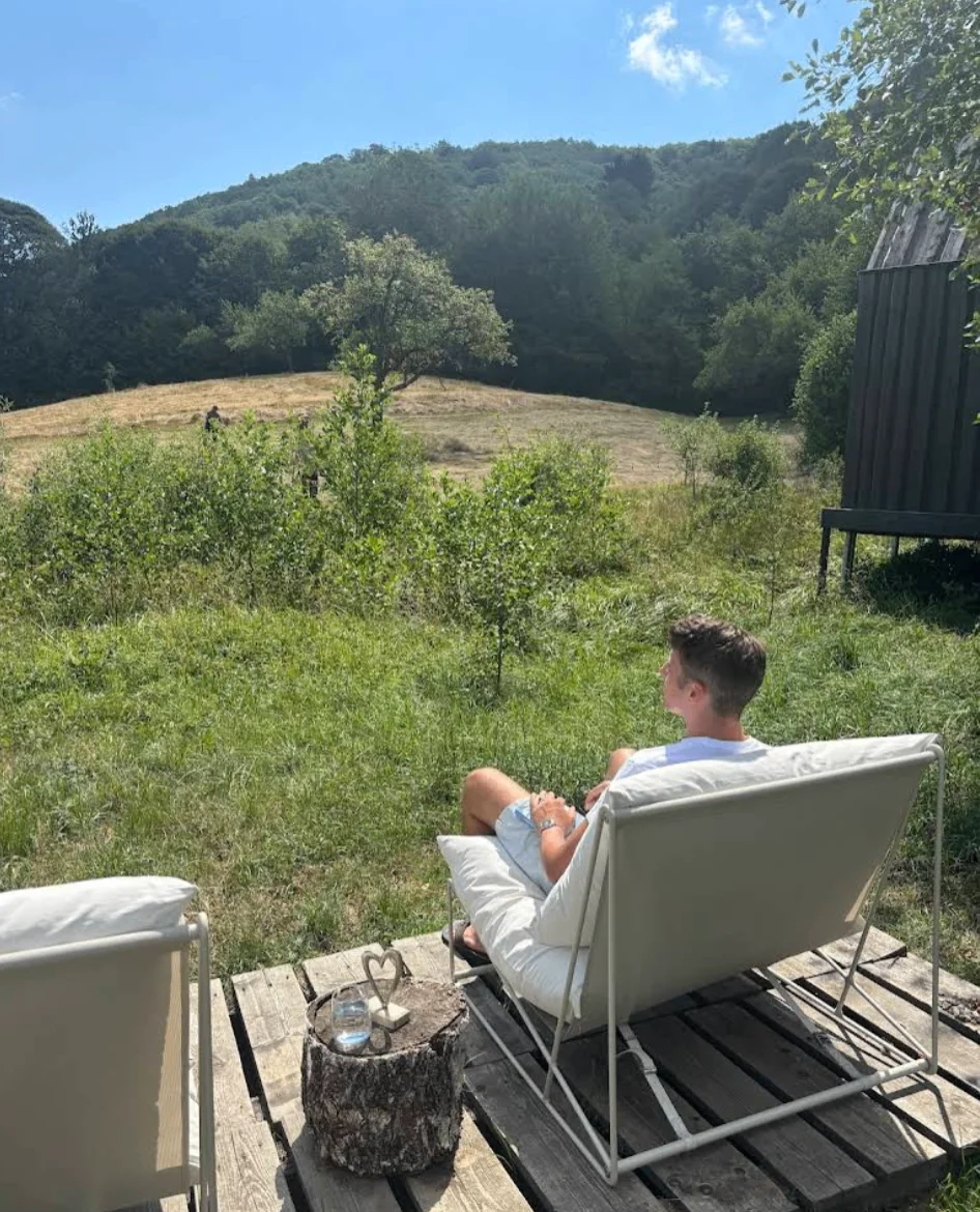 Moment trăit de un cuplu în Portal Village