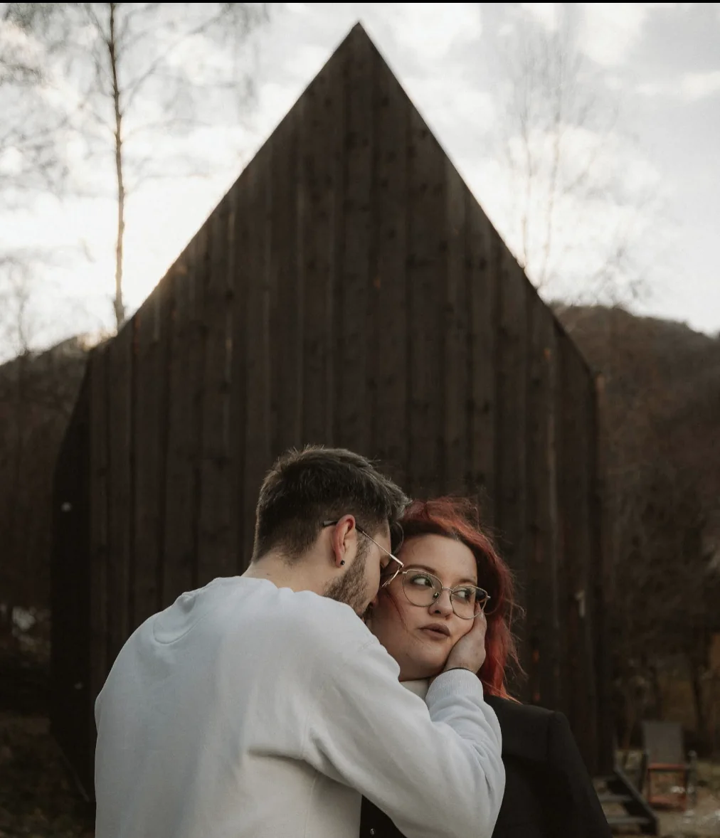 Moment trăit de un cuplu în Portal Village