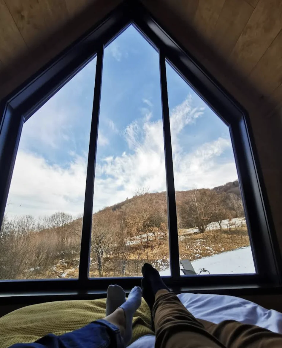 Moment trăit de un cuplu în Portal Village