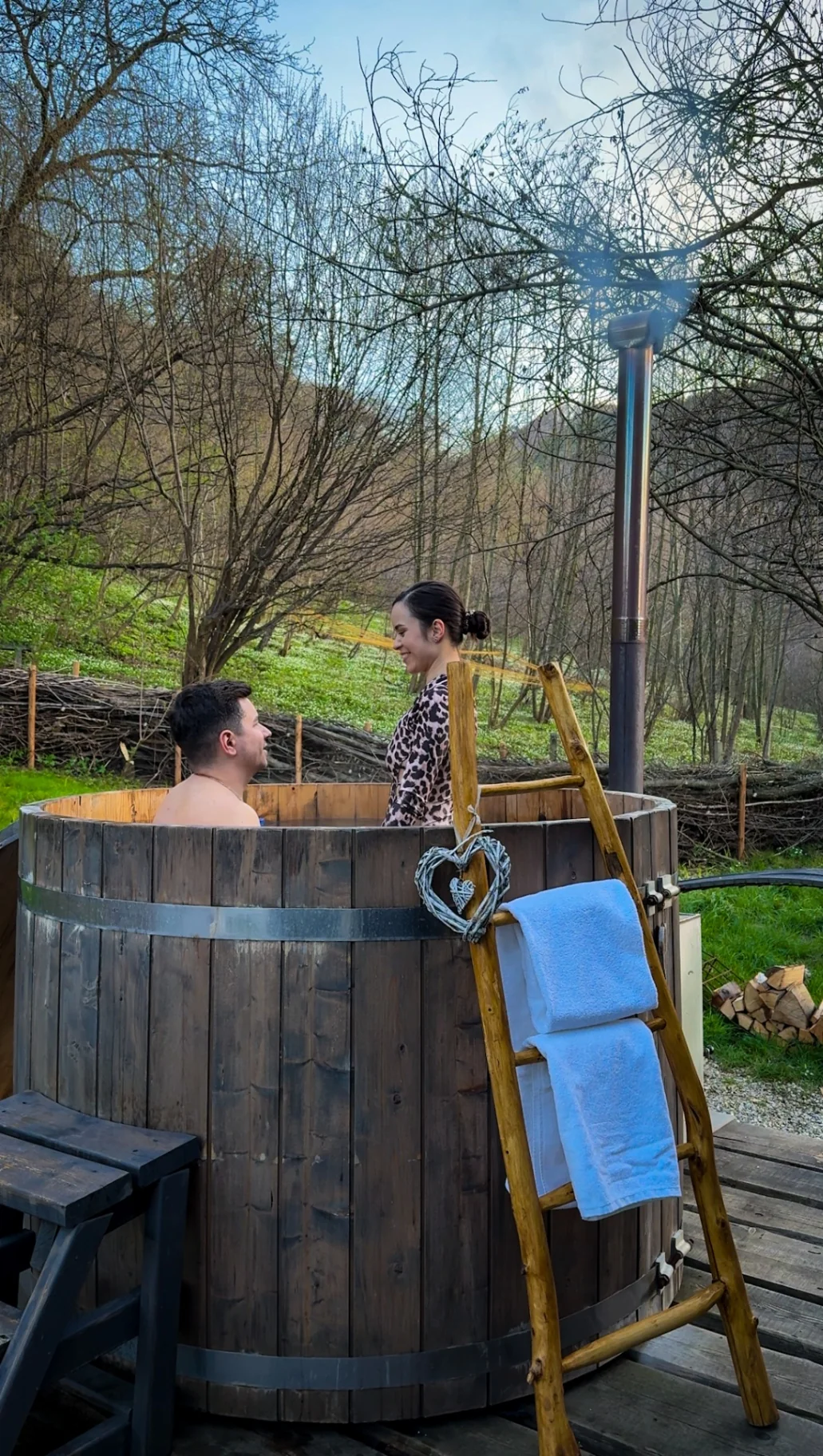 Moment trăit de un cuplu în Portal Village